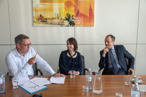 Dieter Aigner, Susanne Hasenhüttl und Jürgen Schneider diskutierten beim Round Table über den Weg in die Nachhaltigkeit.