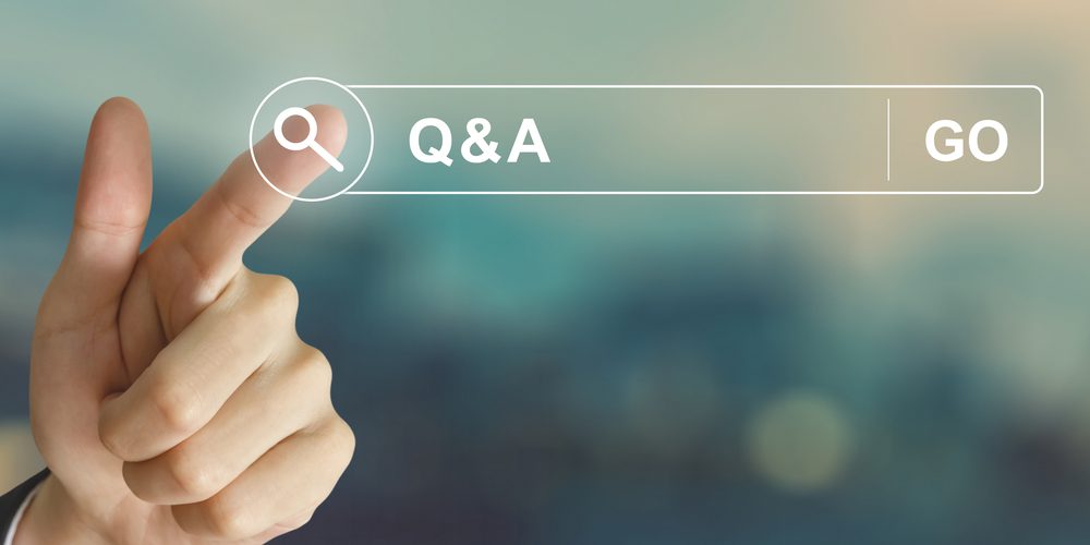 Finger tippt auf Q&A - die 10 häufigsten Fragen zum Börsencrash
