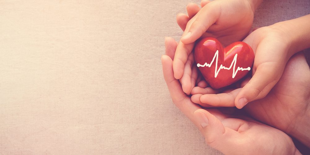 Kinder- und Elternhände halten Herz: Gesundheitsaktien weiterhin am Vormarsch