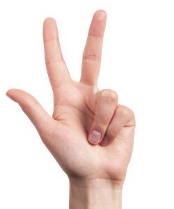 3 Finger zeigen in die Höhe: 3 Kriterien, die zum Erfolg führen