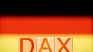 zu sehen die Deutschland-Fahne und der Schriftzug DAX