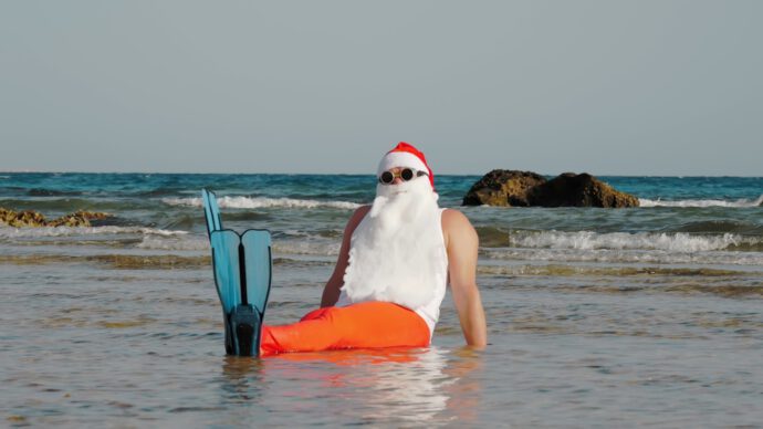 Weihnachtsmann im Wasser zu sehen - Weihnachtsbräuche anderswo