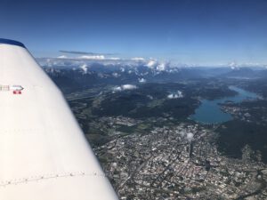 Flugzeug zu sehen - Urlaubstipps für Nachhaltigkeit