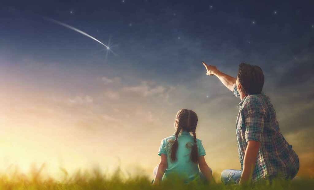 Mann zeigt Mädchen einen Stern - mit Fondssparen Wünsche verwirklichen